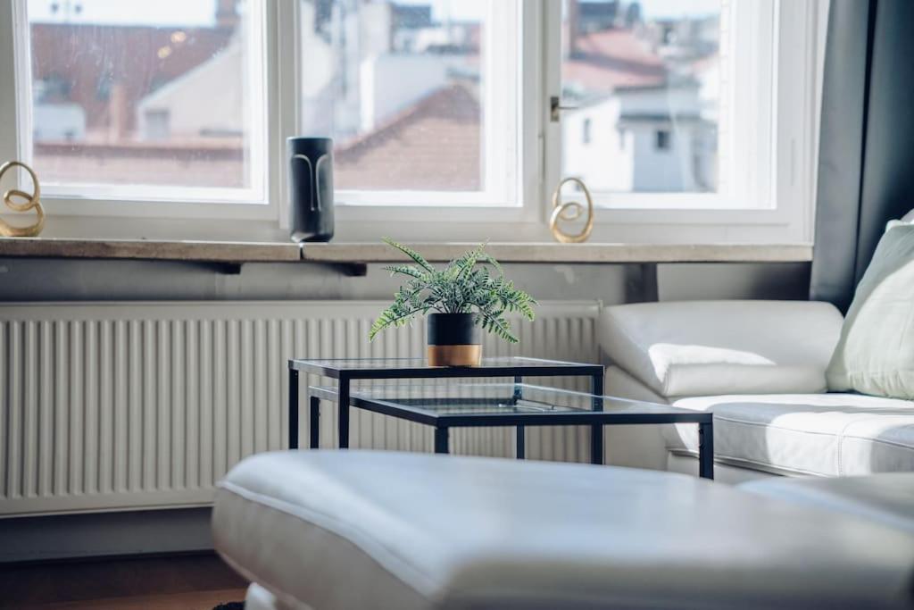 Downtown 2bd Riverside Near Dancing House Praha